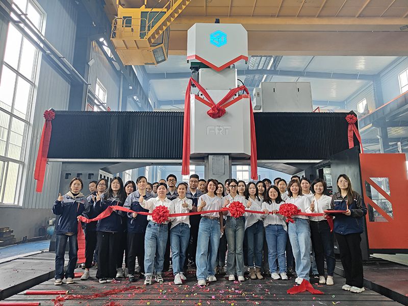 重磅消息！洛陽(yáng)宇捷13米數(shù)控龍門(mén)鏜銑床正式投產(chǎn)使用!